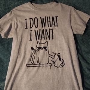 A small short sleeve t-shirt.